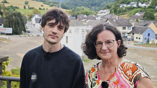 Beate Au reist mit dem Volontär Michael Illjes fünf Jahre zurück. Im Podcast erzählt sie, was sie auf ihren Einsätzen erlebt hat Beate Au reist mit dem Volontär Michael Illjes fünf Jahre zurück. Im Podcast erzählt sie, was sie auf ihren Einsätzen erlebt hat