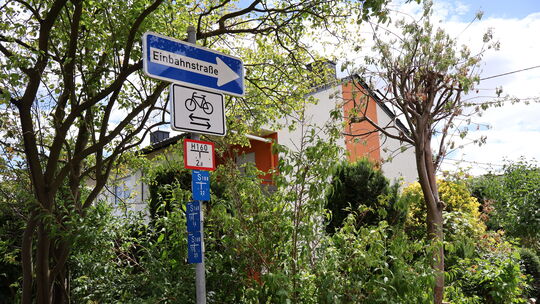 Die Alemannenstraße in Neuwied-Irlich wurde plötzlich zur Einbahnstraße –, ohne dass zusätzliche Schilder auf die Änderung aufme
