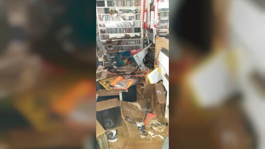 Die "Plattenkiste" in der Poststraße kurz nach der Flutnacht: Vom Inventar ist so gut wie nichts mehr zu retten.