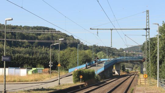 Die Brücke über die Gleise in Birken wird ab kommenden Montag gesperrt. Auch Radfahrer und Fußgänger können nicht mehr passieren
