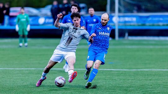 Zum Auftakt der Oberliga-Saison gibt es nur ein direktes Duell zwischen zwei RZ-Klubs, der FC Emmelshausen-Karbach um seinen "Re Zum Auftakt der Oberliga-Saison gibt es nur ein direktes Duell zwischen zwei RZ-Klubs, der FC Emmelshausen-Karbach um seinen "Re