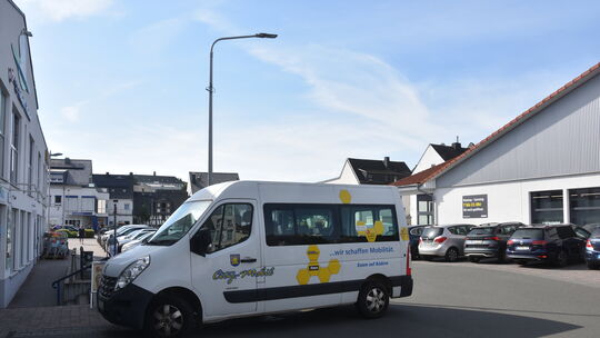 Um 9:40 Uhr tritt der Seniorenbus vom Zentralplatz seine Rückfahrt an. Die Seniorinnen und Senioren in Nastätten freuen sich übe