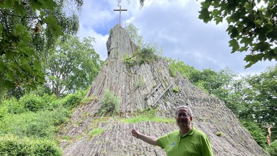 Der Touristikbeauftragte der VG Kirchen, Sven Wolff, freut sich über den großartigen Erfolg: Der Druidensteig ist nämlich tatsäc