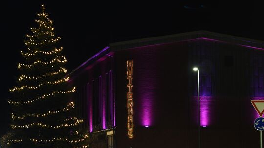 Auf diesen zur Adventszeit gewohnten Anblick wird Herdorf künftig verzichten müssen: der stattliche Weihnachtsbaum auf dem Verke