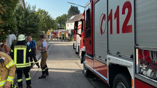40 Feuerwehrkräfte waren am Dienstagabend, 14. Juli, nach Kettenhausen in die Hauptstraße alarmiert worden.