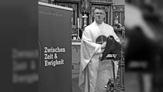 Zum 750-jährigen Jubiläum der Nikolauskirche feierte der verstorbene Pfarrer Ludwig Unkelbach das Hochamt in Bad Kreuznachs älte