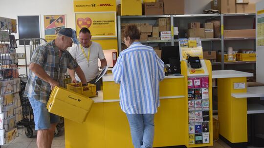 Die neue Postfiliale im Blumengeschäft von Oliver Kasten in der Industriestraße öffnete vor zwei Wochen. Nicht allen gefällt der