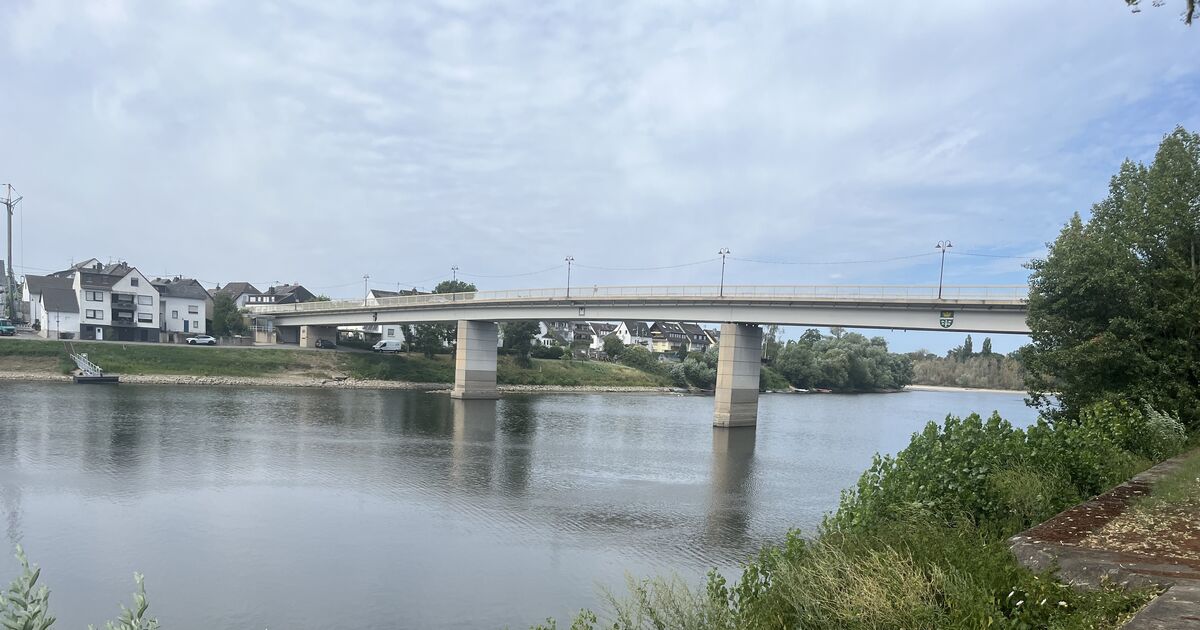 New power pylon: Is the bridge to Niederwerth fit enough for construction ...
