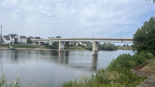 Über die Niederwerther Brücke verläuft die K82