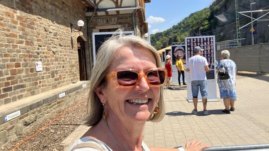 Gertrud Simons-Urban lebt in Bad Neunahr-Ahrweiler. Nach der Flut war ihr Haus zerstört. "Es war schön, mit den Menschen zu spre Gertrud Simons-Urban lebt in Bad Neunahr-Ahrweiler. Nach der Flut war ihr Haus zerstört. "Es war schön, mit den Menschen zu spre