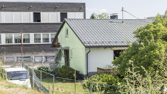 Von der Explosion am Mittwoch in der Holzbachstraße in Rennerod sind auch Nachbarn betroffen.