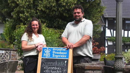 Strahlende neue Pächter für das "Egge & Felder Landhaus" in Windhagen: Am 15. Juli übernehmen Sebastian Steinbach, Jessica König