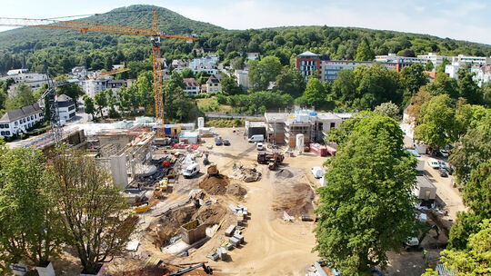 Die Baustelle im Kurpark von Bad Neuenahr aus der Vogelperspektive.