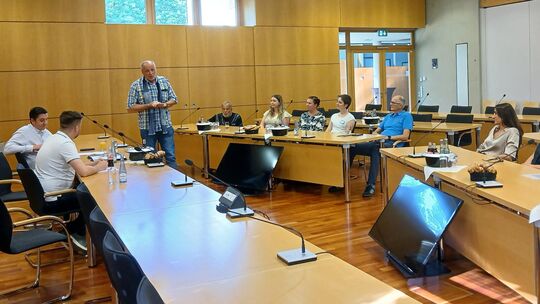 Beim Runden Tisch im Sitzungssaal der Verbandsgemeinde Bad Marienberg haben sich Experten zum Thema "Medizinische Pflege" ausget