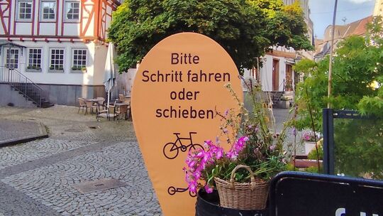 Ein echter Hingucker: Die Beach-Flags selbst haben zwar keine rechtlich bindende Geltung, drücken dennoch bereits bestehende Reg