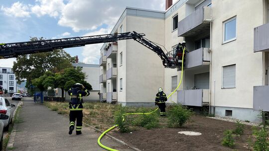 Zu einem Feueralarm im Korellengarten rückte die Feuerwehr Bad Kreuznach aus. Ein Elektrogrill brannte.
