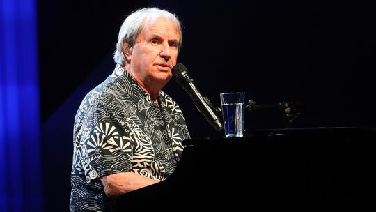 Allein am Piano: Chris de Burgh in der Rhein-Mosel-Halle Koblenz