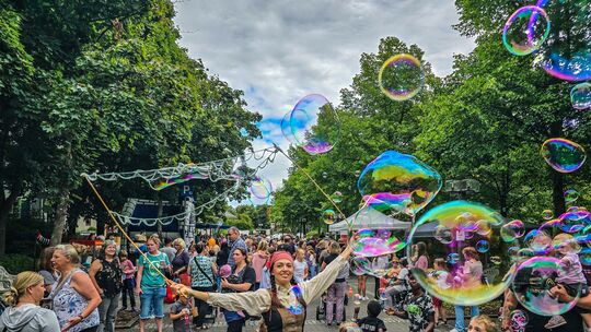 Mit viel Liebe zum Detail verwandelte sich die Kirner Innenstadt im vergangenen Jahr beim Märchenfest in eine bunte Welt voller