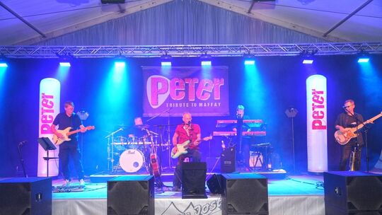 Live-Musik gehörte auch in diesem Jahr fest zum Marktprogramm und lockte zahlreiche Zuhörer vor die Bühne. Für die Veranstalter