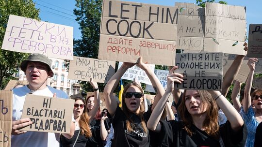 Proteste in Kiew nach Entlassung von Verteidigungsminister Proteste in Kiew nach Entlassung von Verteidigungsminister