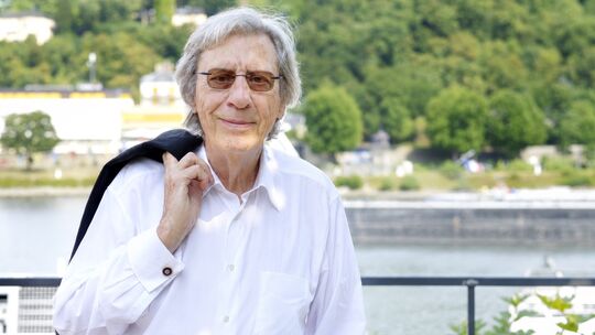Evert Hofacker wurde am 26. März 1932 in Utrecht geboren und starb am 7. Juni 2026 in Koblenz. Der Gold- und Silberschmied war b