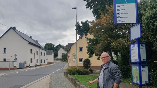 Jahrelang bemühte sich der Ortsbeirat von Alzheim mit Ortsvorsteher Lothar Geisen (SPD), dass die Lage an der Haltestelle „Brunn Jahrelang bemühte sich der Ortsbeirat von Alzheim mit Ortsvorsteher Lothar Geisen (SPD), dass die Lage an der Haltestelle „Brunn