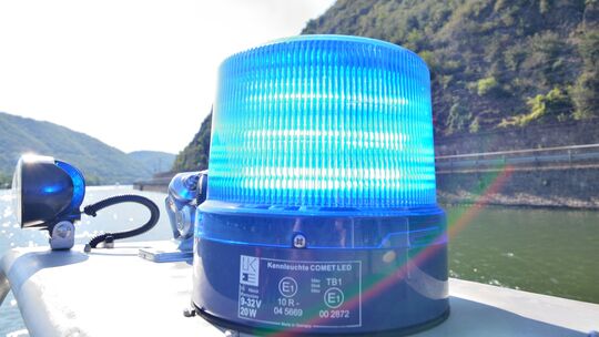 Ein Ölfilm auf der Mosel bei Cochem rief am Donnerstag die Feuerwehr auf dem Plan. Unser Symbolbild entstand bei Treis.