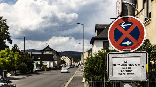 Dieses Schild hat keine Gültigkeit mehr. Die Markierungsarbeiten sind ausgesetzt, so hat es OB Frank Frühauf mit Blick auf die T
