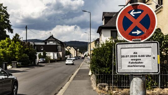 Dieses Schild hat keine Gültigkeit mehr. Die Markierungsarbeiten sind ausgesetzt, so hat es OB Frank Frühauf mit Blick auf die T