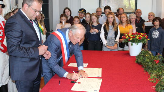 Bei der Jubiläumsfeier im September 2018 in Chagny bekräftigten die beiden Bürgermeister Michel Picard und Berno Neuhoff im Beis