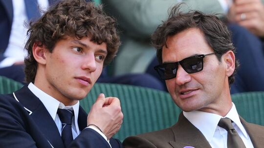 Kimi Antonelli (links) und Roger Federer Kimi Antonelli (links) und Roger Federer