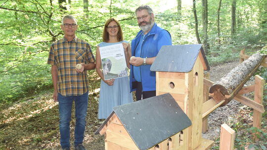 Sie stellten die Waldkugelbahn unserer Zeitung vor (von links): Joachim Egert, Sina Laatsch und Klaus Wallrabenstein.
