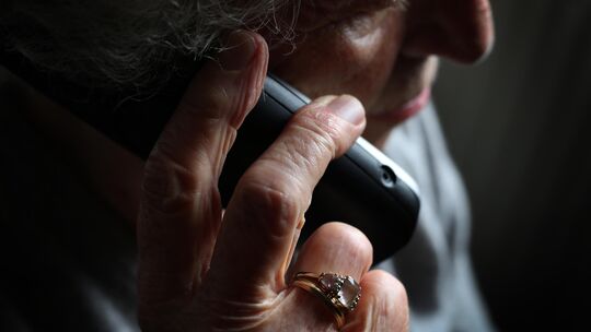 Mit ihrer vorbildlichen Reaktion hat eine 86-jährige Morsbacherin einen Betrugsversuch ins Leere laufen lassen.