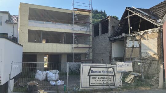 Hier sollte eigentlich neu gebaut werden. Doch offensichtlich stocke der Bau, schildert David Fuhrmann.