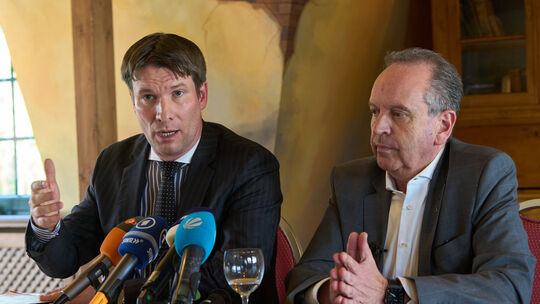 Rechtsanwalt Christian Hecken ( links) und Ralph Orth, Vater des Flutopfers Johanna, lassen nicht locker: Wenn es sein muss, wol