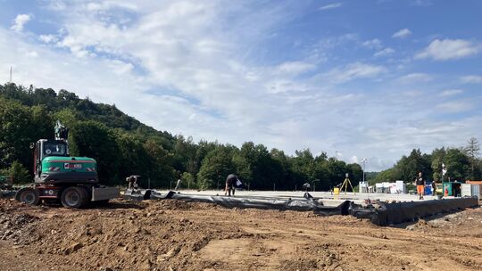 Das Fundament des neuen McDonald's im Gewerbegebiet Pfarrbitz steht bereits. Das Fundament des neuen McDonald's im Gewerbegebiet Pfarrbitz steht bereits.