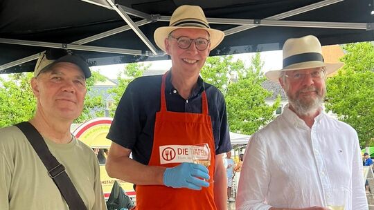 Der Erlös des Ausschanks des Rotary-Clubs Neuwied-Andernach wird an die Tafel Neuwied gespendet.
