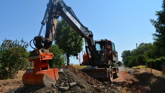 Der einstige Aufbau der L413 zwischen Bosenheim und Pfaffen-Schwabenheim wird derzeit ausgekoffert, was nur unter Vollsperrung d