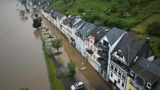Starkregen oder Hochwasser: Wie stark ist mein Haus gefährdet? Das können die Menschen in Rheinland-Pfalz bald rausfinden. Mit e Starkregen oder Hochwasser: Wie stark ist mein Haus gefährdet? Das können die Menschen in Rheinland-Pfalz bald rausfinden. Mit e