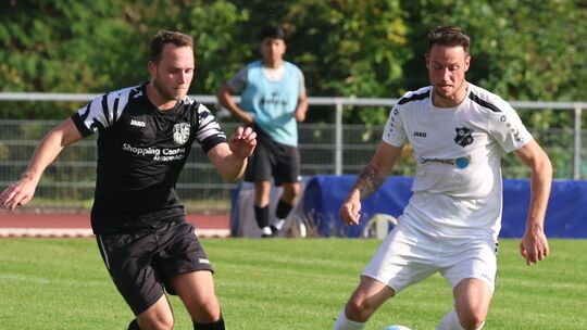 Kevin Hochstein (rechts) hat in der Rückrunde nicht mehr für Bezirksliga-Absteiger SG Viertäler Oberwesel gespielt. Nun ist der