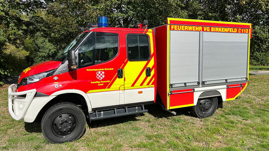 TSFW Waldbrand der VG Birkenfeld mit Allrad auf einem Militärfahrgestell. Das Fahrzeug verfügt über einen 750 Liter Tank und kom TSFW Waldbrand der VG Birkenfeld mit Allrad auf einem Militärfahrgestell. Das Fahrzeug verfügt über einen 750 Liter Tank und kom