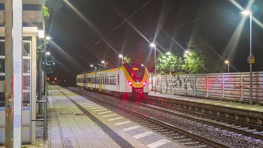 Nach Streit - Bahn-Sicherheitsmann stürzt aus Zug Nach Streit - Bahn-Sicherheitsmann stürzt aus Zug