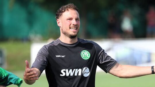 Im Testspiel gegen den FC Victoria Rosport unterlagen Trainer Julian Feit und der FV Engers letzten Endes deutlich mit 2:7.