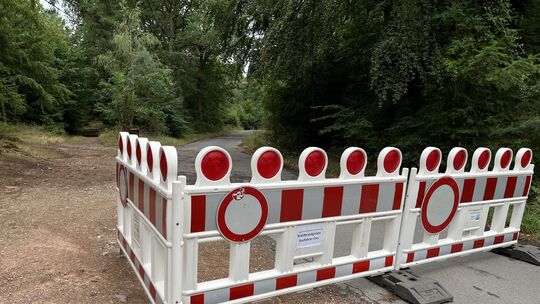 Bis zur Waldheim-Abfahrt ist die Panzerstraße frei, dahinter in Richung Schäferplacken für Autos gesperrt. Bis zur Waldheim-Abfahrt ist die Panzerstraße frei, dahinter in Richung Schäferplacken für Autos gesperrt.