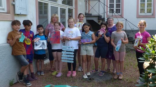 Stolz zeigten die Kinder am Haus Eberhard ihre Werke vor, besonders ihren Eltern.
