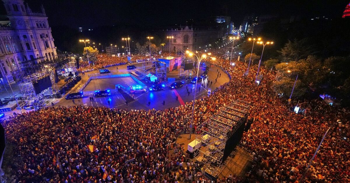 https://www.rhein-zeitung.de/cms_media/module_img/8584/4292442_1_defaultxl_Schon_direkt_nach_dem_Sieg_Spaniens_gegen_Argentinien_im_Finale_der_Fussball-WM_in_Kanada_Mexiko_und_den_USA_feierten_Zehntausende_am_Sonntagabend_in_.jpeg