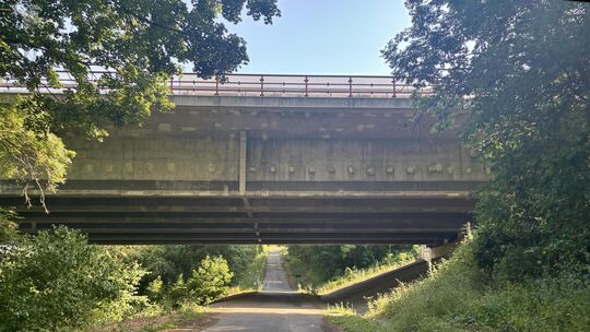 Unter der A61 hindurch, dann wird es garstig.