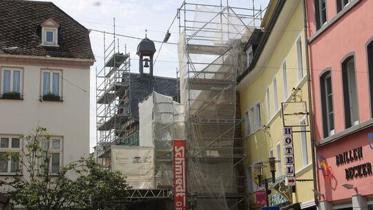 Ein seit Langem gewohnter Anblick, der aber bald der Vergangenheit angehören wird: Ende August soll das Gerüst am Alten Rathaus