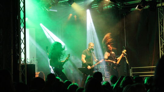 Musikfestival Uferrock in Pommern: Ganz nah am Original - musikalisch wie optisch - bringt die Formation S. A. D. die Songs der