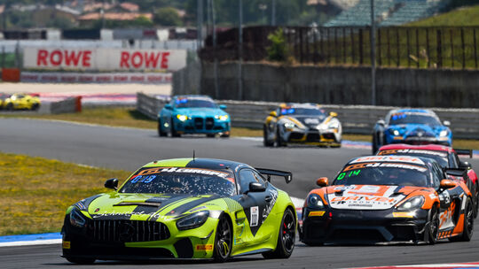 Bislang sieht sie die Konkurrenz in der GT4-Europameisterschaft meist von hinten: Enrico Förderer und Cedric Fuchs (Holzappel) u Bislang sieht sie die Konkurrenz in der GT4-Europameisterschaft meist von hinten: Enrico Förderer und Cedric Fuchs (Holzappel) u
